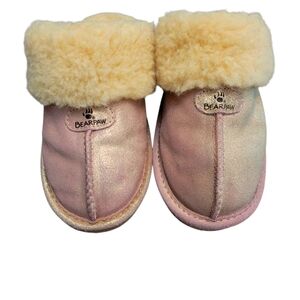 Bearpaw Pink Chrome Youth Size 4 Slippers